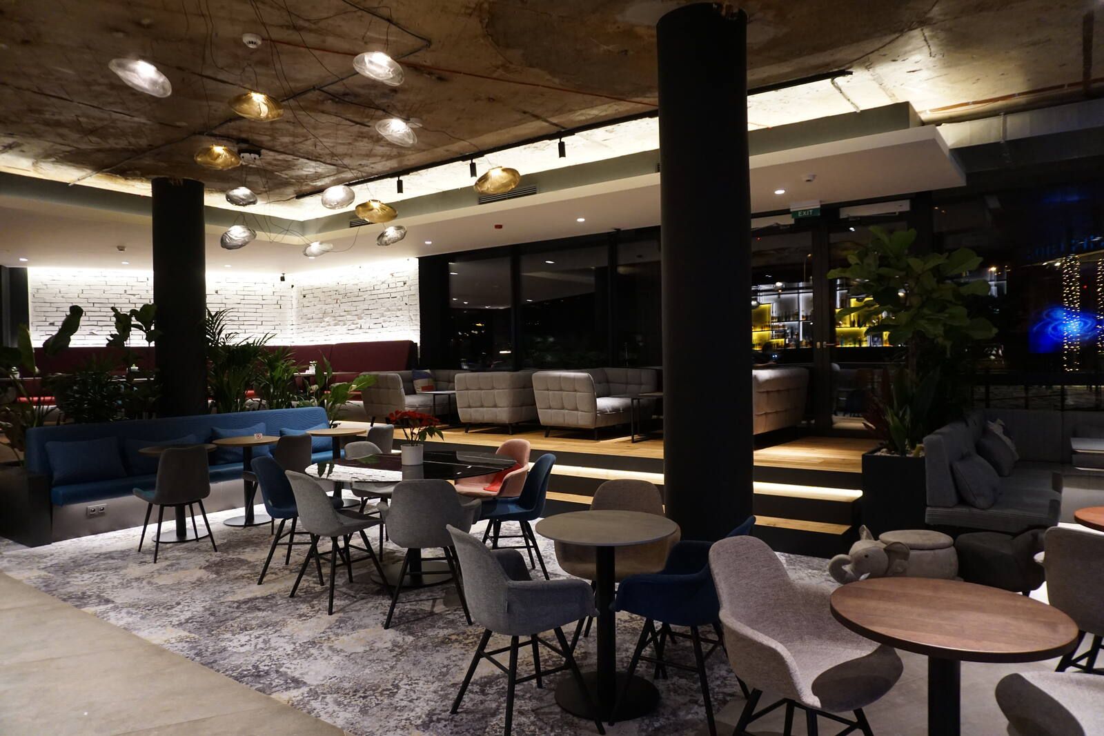 Eclipse Lounge Bar — pohled do prostoru